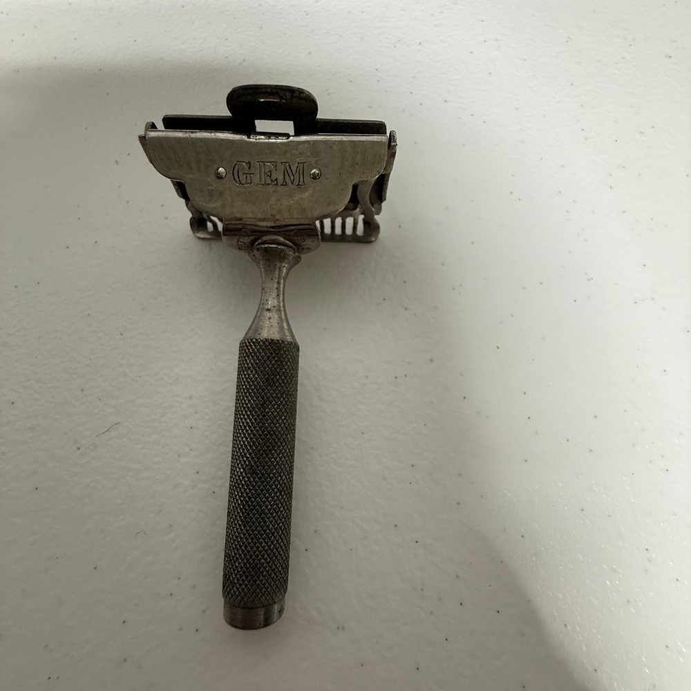 Vintage GEM Single Edge Safety Razor Open Comb Flip Top Silver Tone Metal Handle